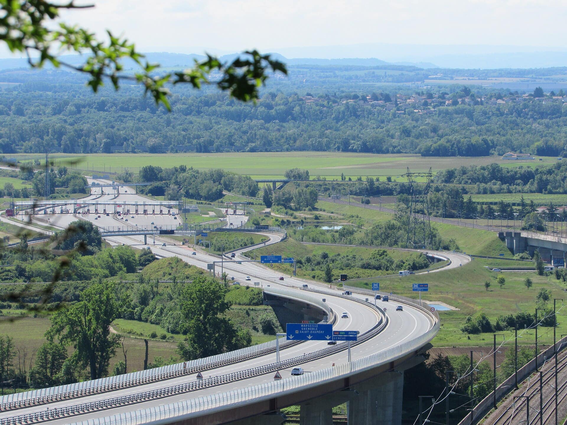 Franse tolweg bij het tolstation van La Boisse op de A432